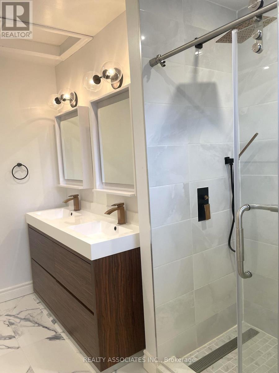 81 Derby Court, Newmarket, Ontario  L3Y 5Z8 - Photo 27 - N12559172