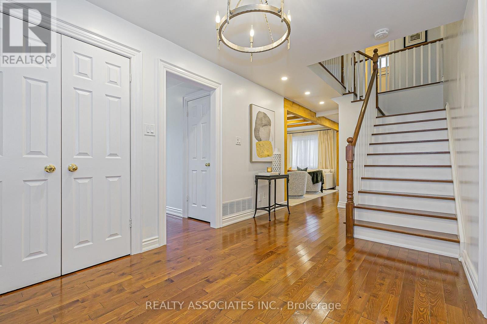 81 Derby Court, Newmarket, Ontario  L3Y 5Z8 - Photo 7 - N12559172