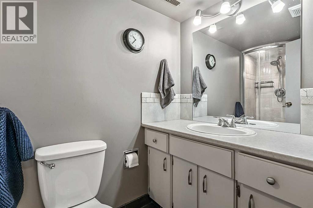 2628 Lionel Crescent Sw, Calgary, Alberta  T3E 6B1 - Photo 31 - A2229831