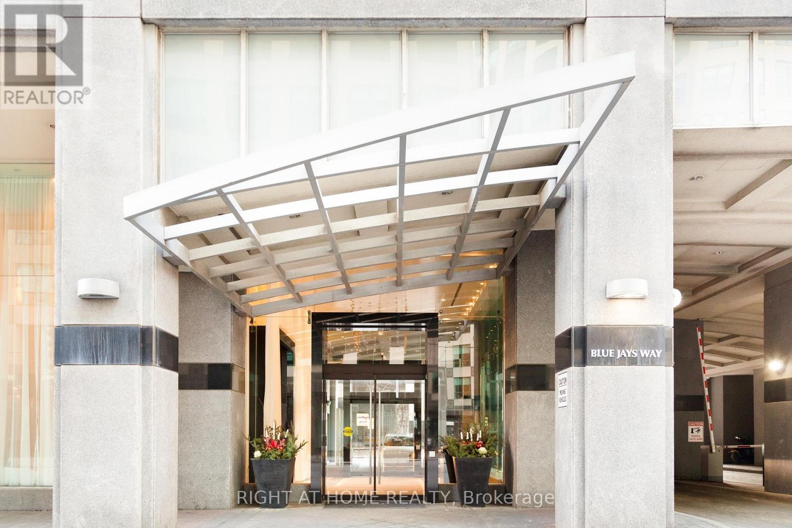 319 - 20 BLUE JAYS WAY, Toronto, Ontario