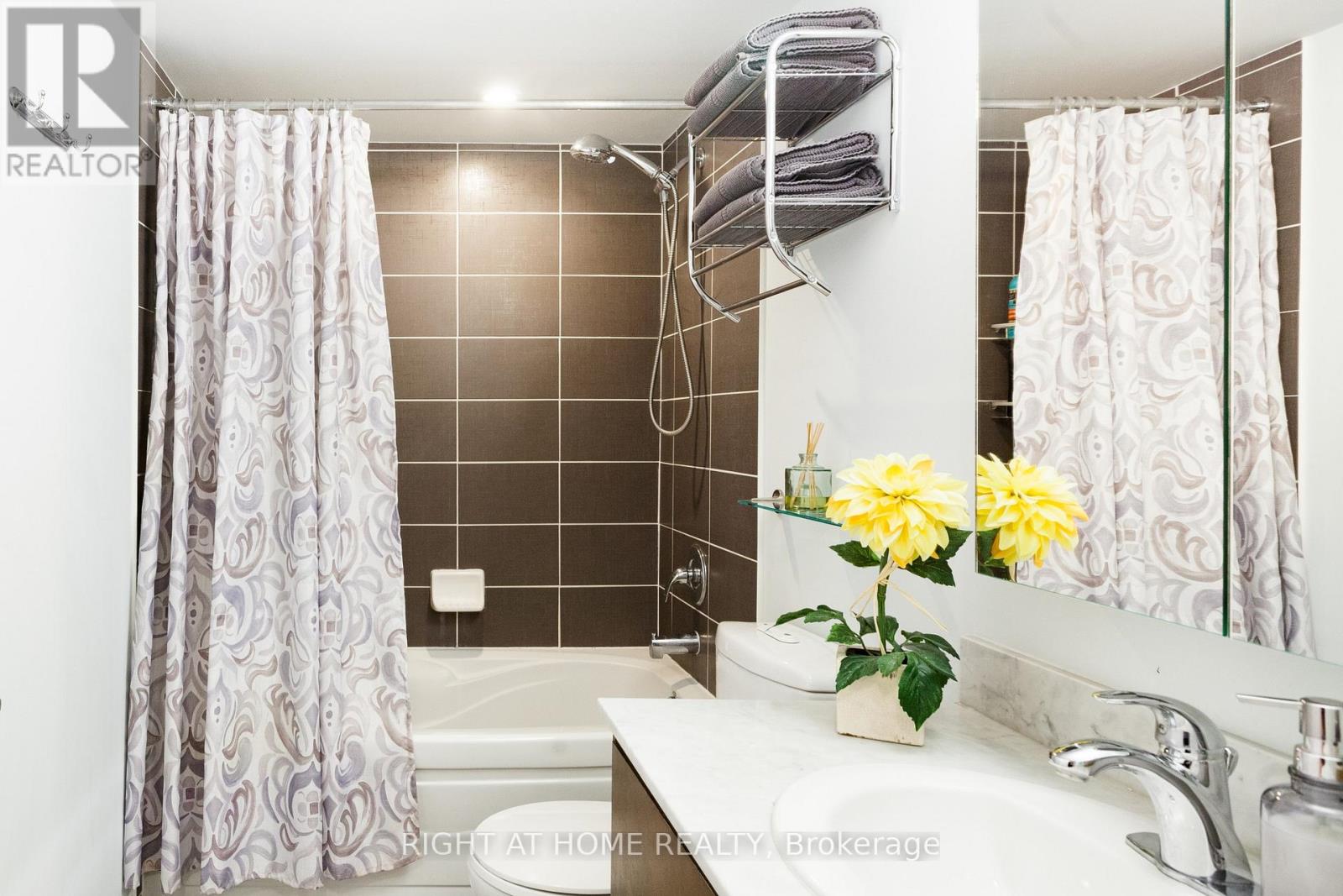 319 - 20 Blue Jays Way, Toronto, Ontario  M5V 3W6 - Photo 10 - C12570070