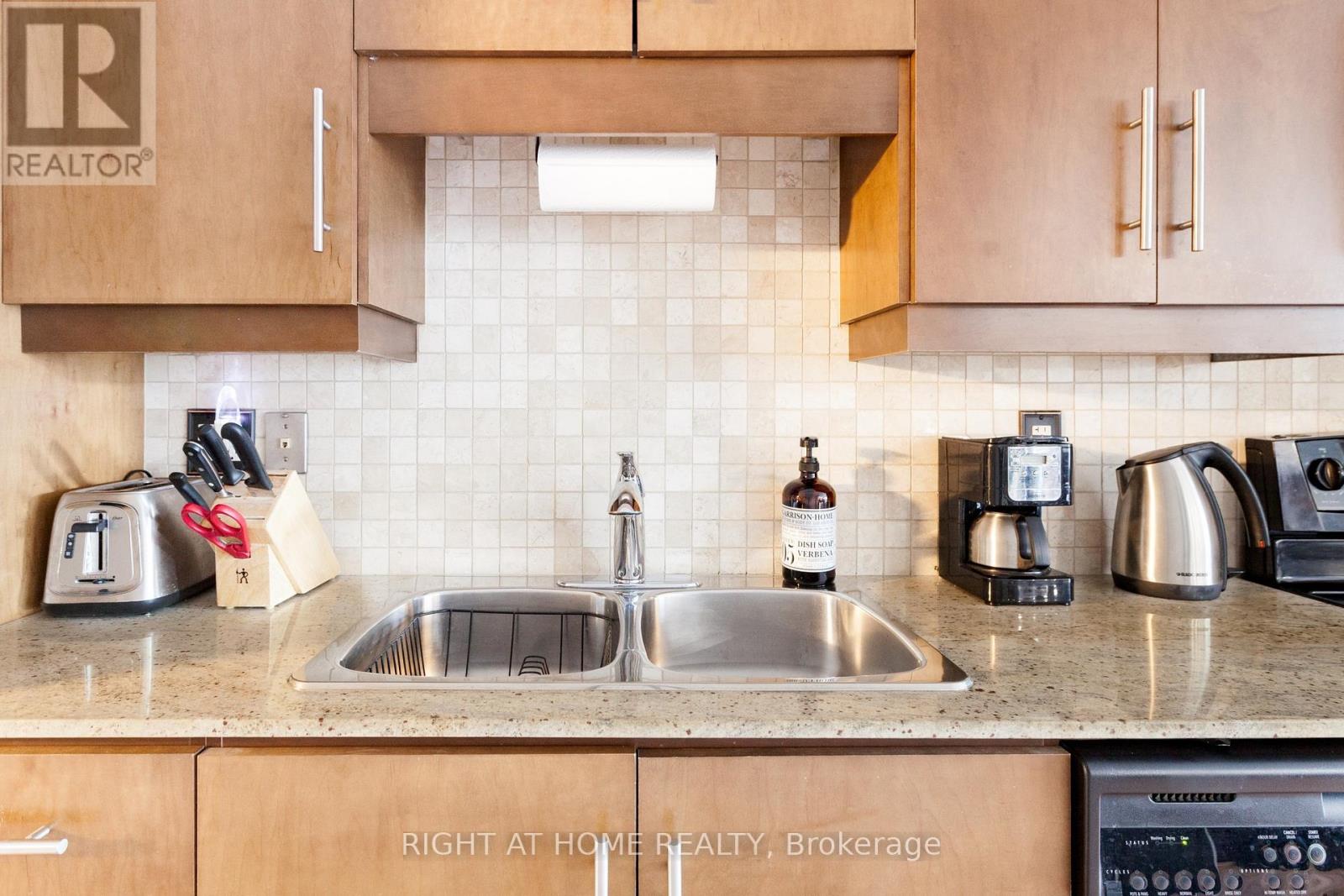 319 - 20 Blue Jays Way, Toronto, Ontario  M5V 3W6 - Photo 5 - C12570070