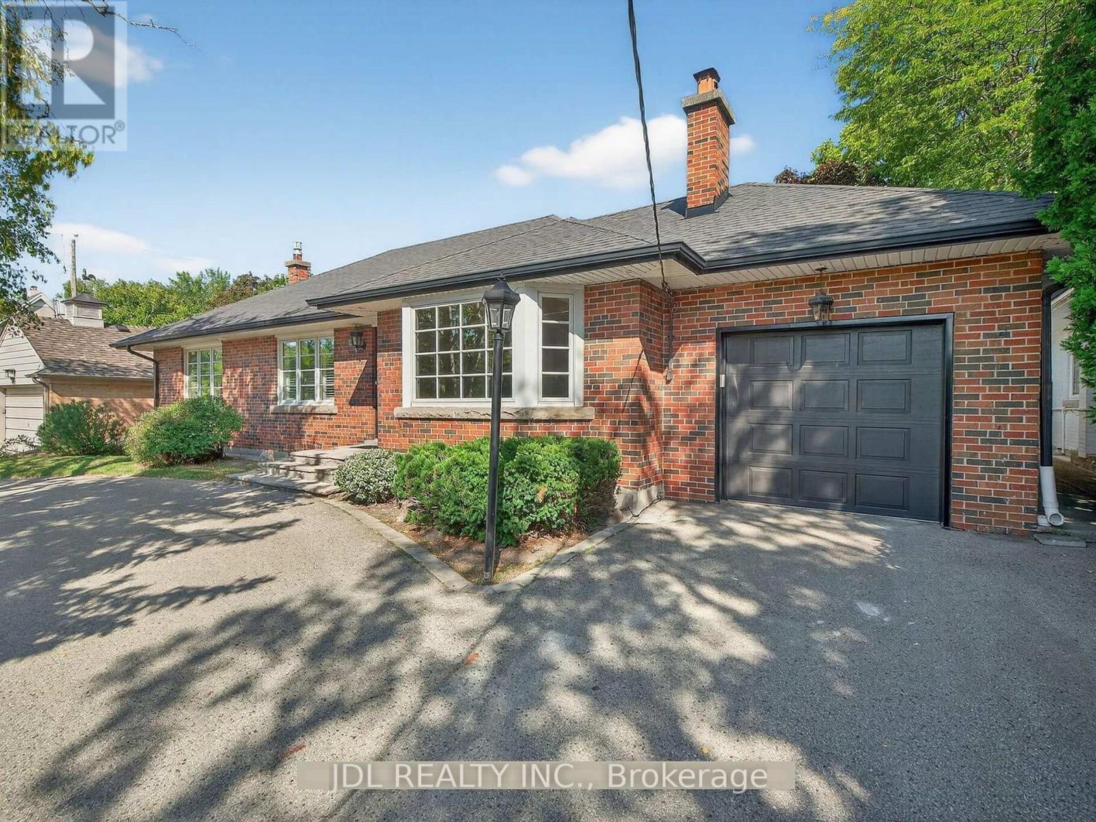 530 BLYTHWOOD ROAD, Toronto, Ontario