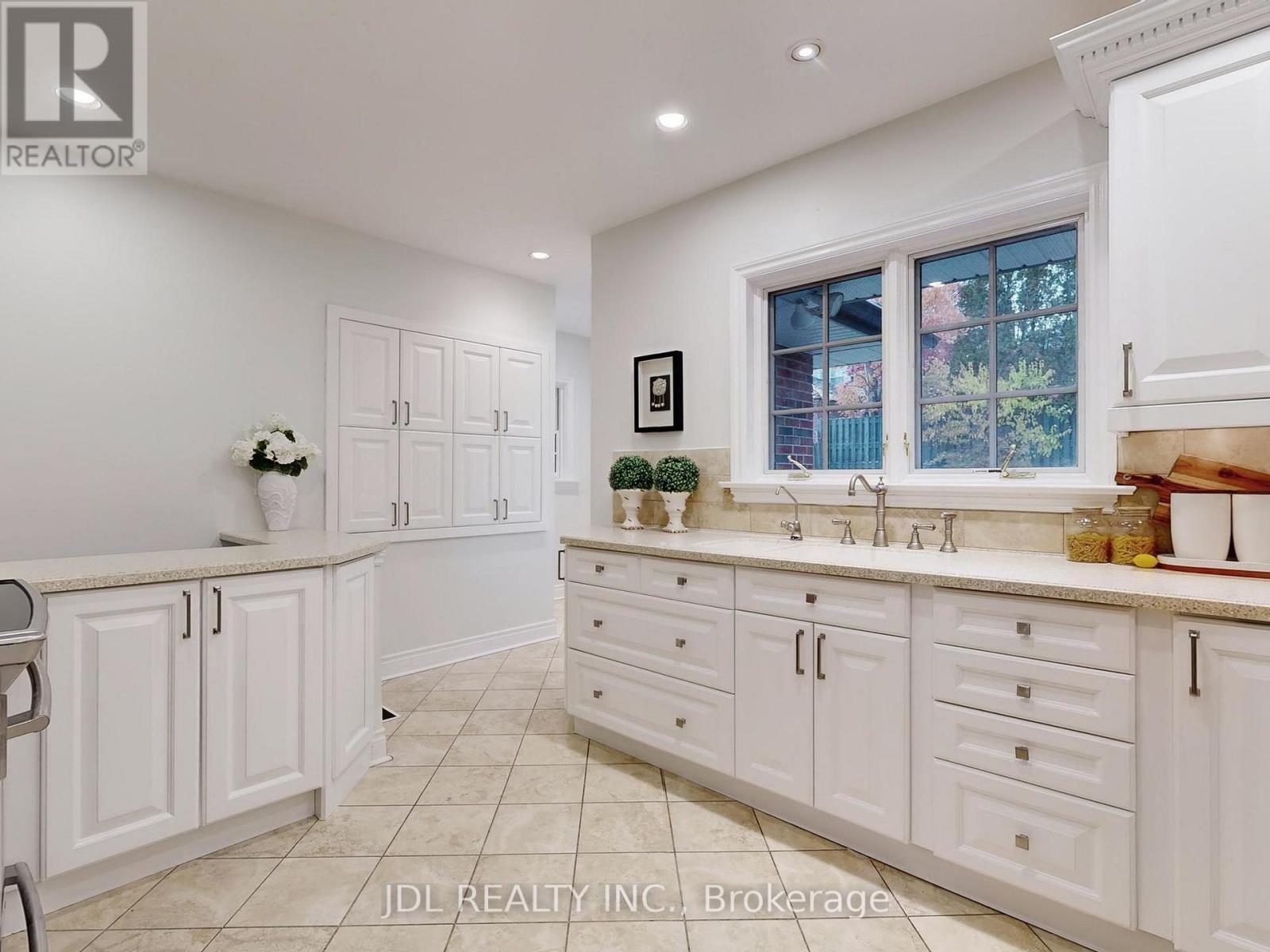 530 Blythwood Road, Toronto, Ontario  M4N 1B3 - Photo 8 - C12570088