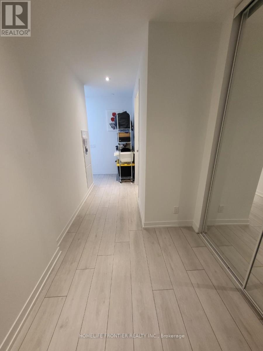 5807 - 950 Portage Parkway, Vaughan, Ontario  L4K 0J7 - Photo 2 - N12570078