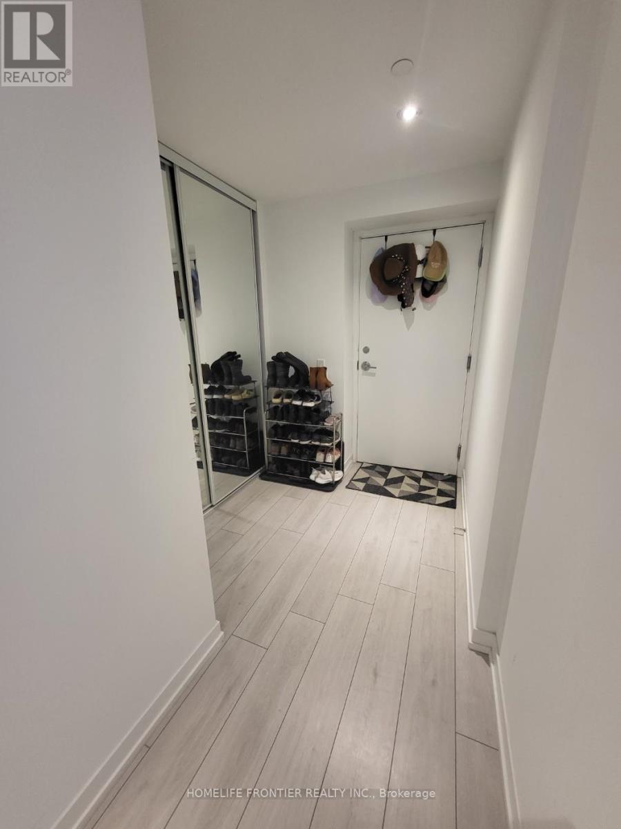 5807 - 950 Portage Parkway, Vaughan, Ontario  L4K 0J7 - Photo 3 - N12570078