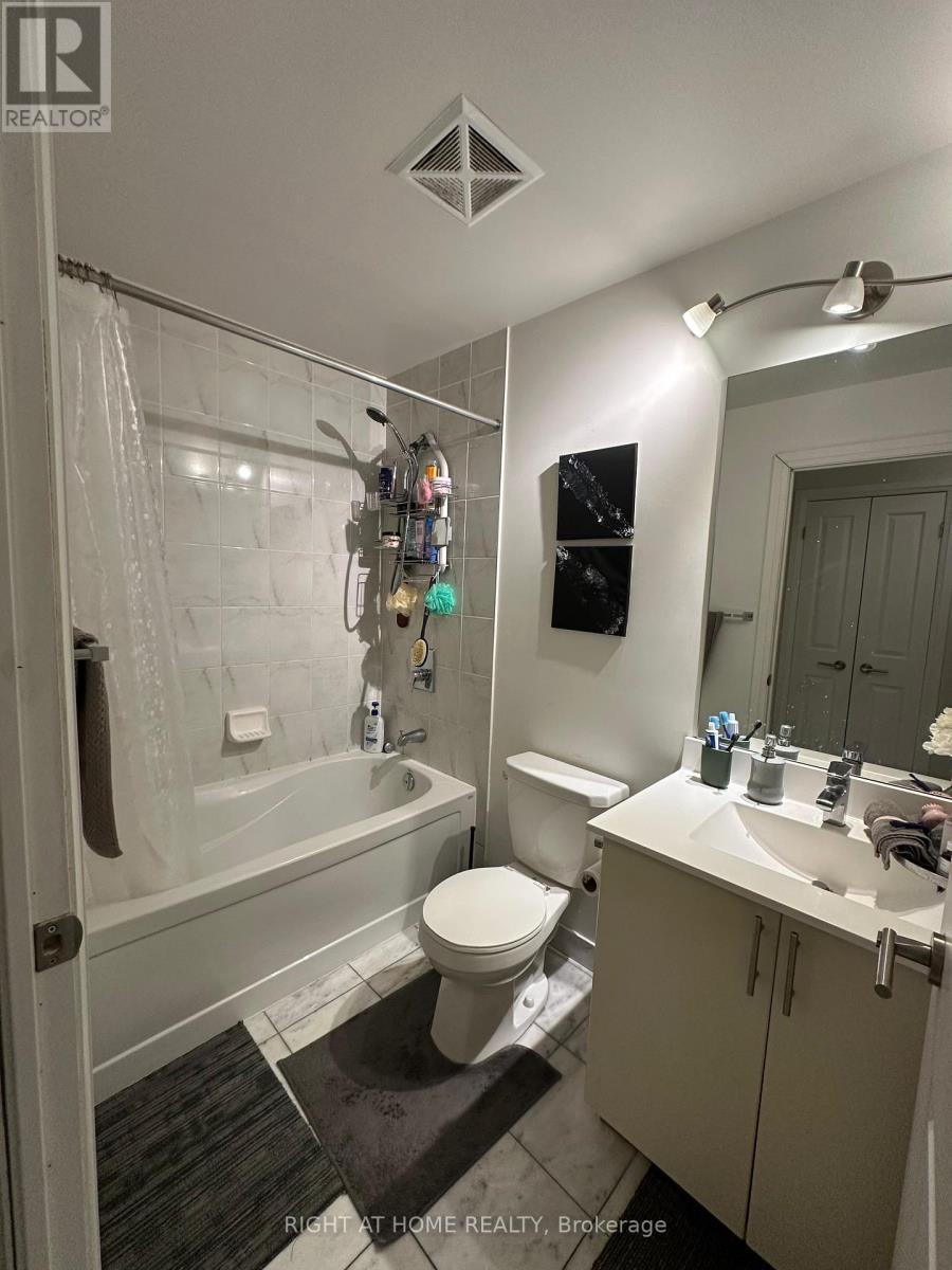 206 - 520 Steeles Avenue W, Vaughan, Ontario  L4J 0H2 - Photo 2 - N12570090