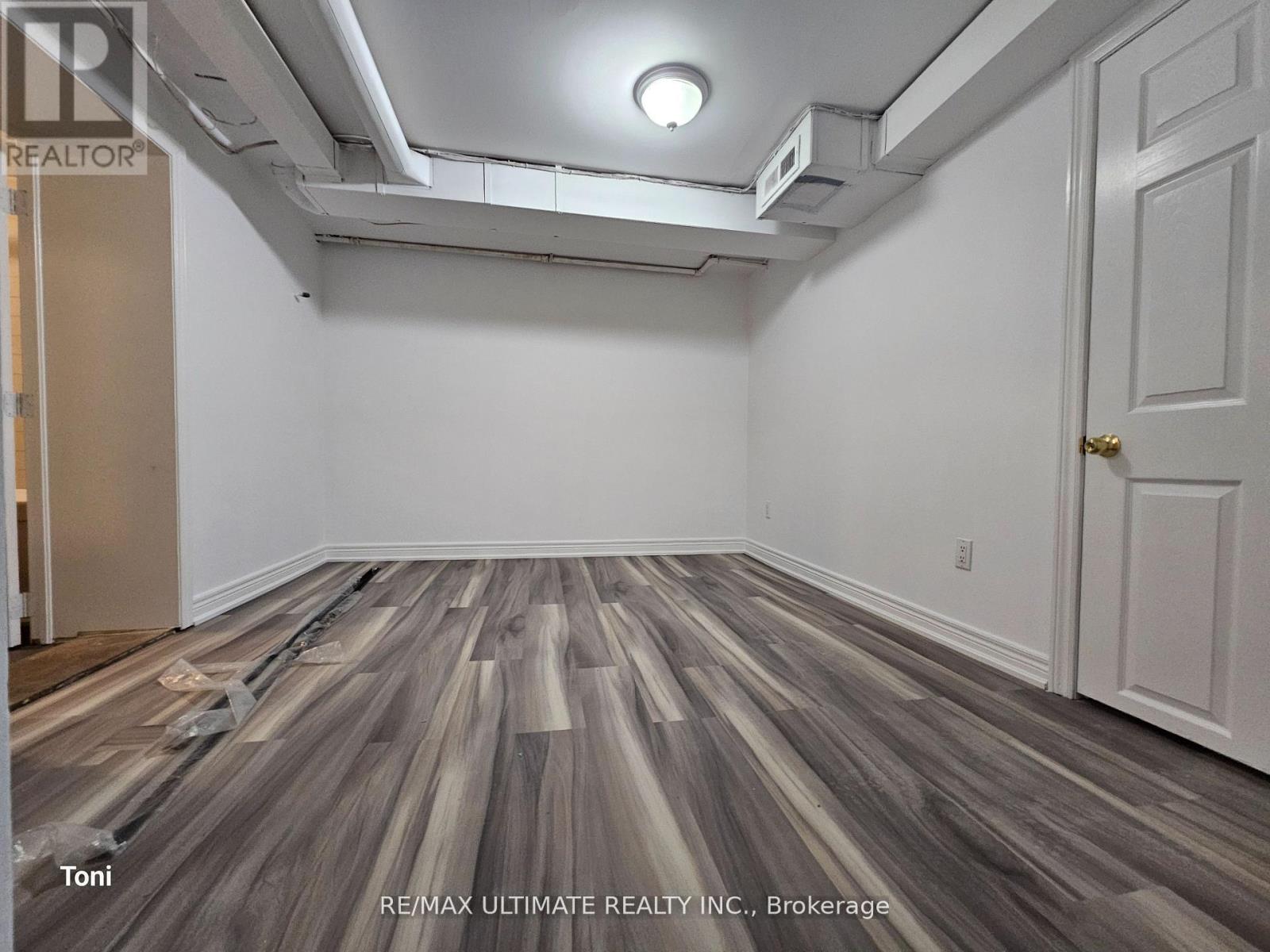 Lower - 55 Gotham Court, Toronto, Ontario  M6M 2N9 - Photo 6 - W12570014