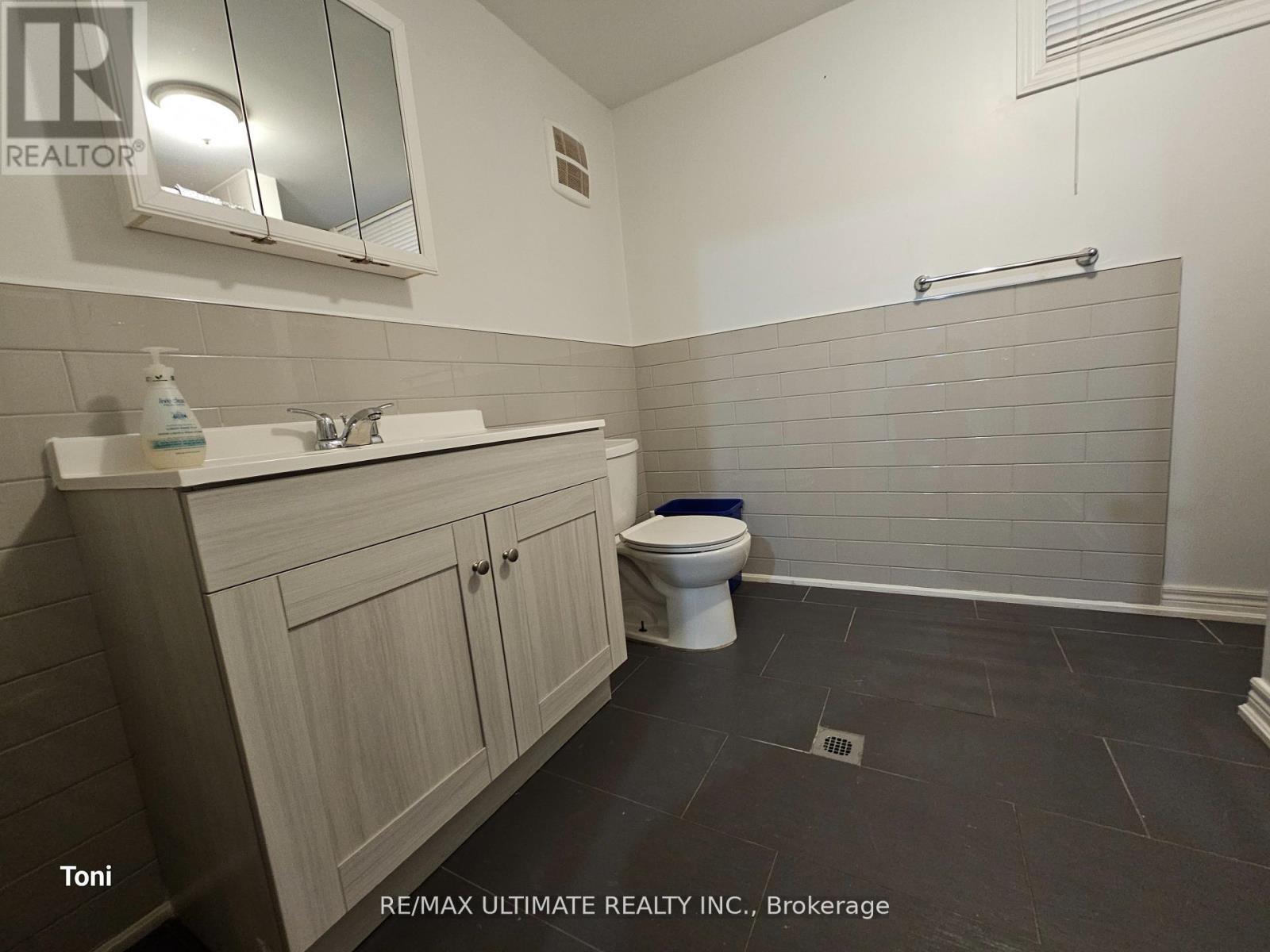 Lower - 55 Gotham Court, Toronto, Ontario  M6M 2N9 - Photo 7 - W12570014