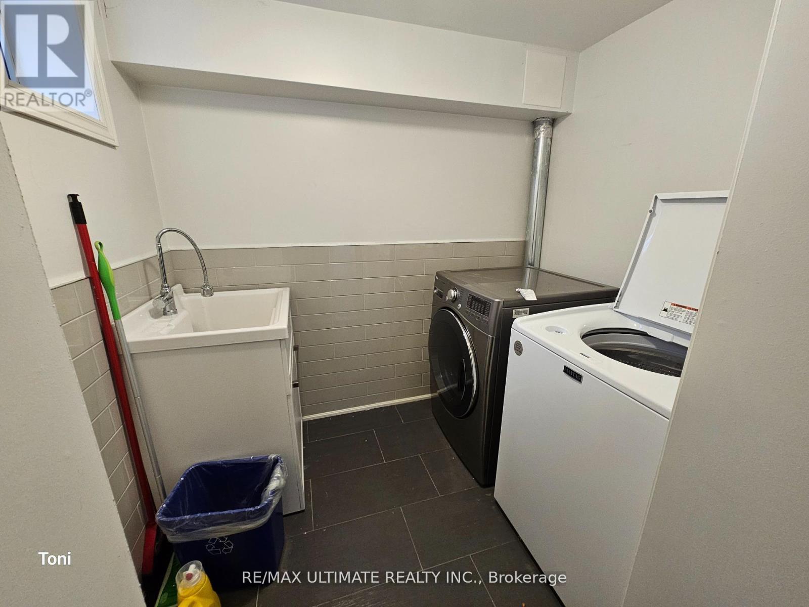 Lower - 55 Gotham Court, Toronto, Ontario  M6M 2N9 - Photo 10 - W12570014