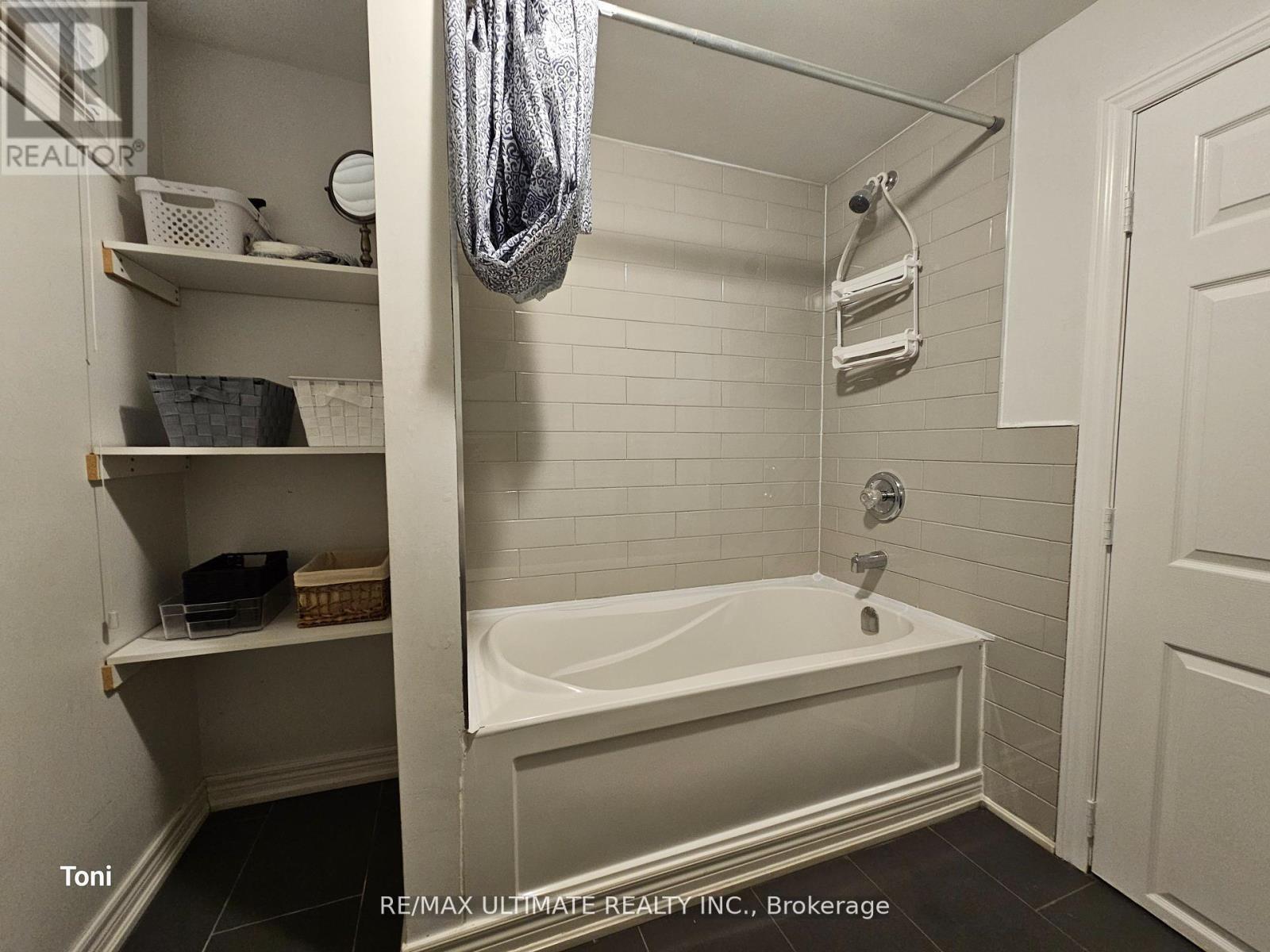 Lower - 55 Gotham Court, Toronto, Ontario  M6M 2N9 - Photo 9 - W12570014