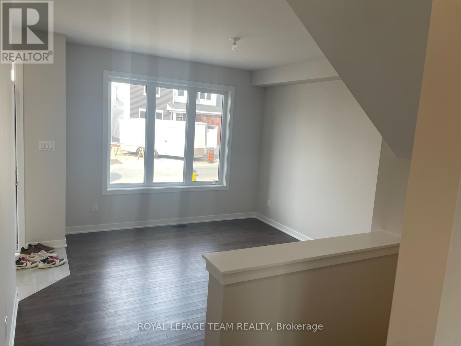 724 Eminence Street, Ottawa, Ontario  K2J 6X5 - Photo 3 - X12457857