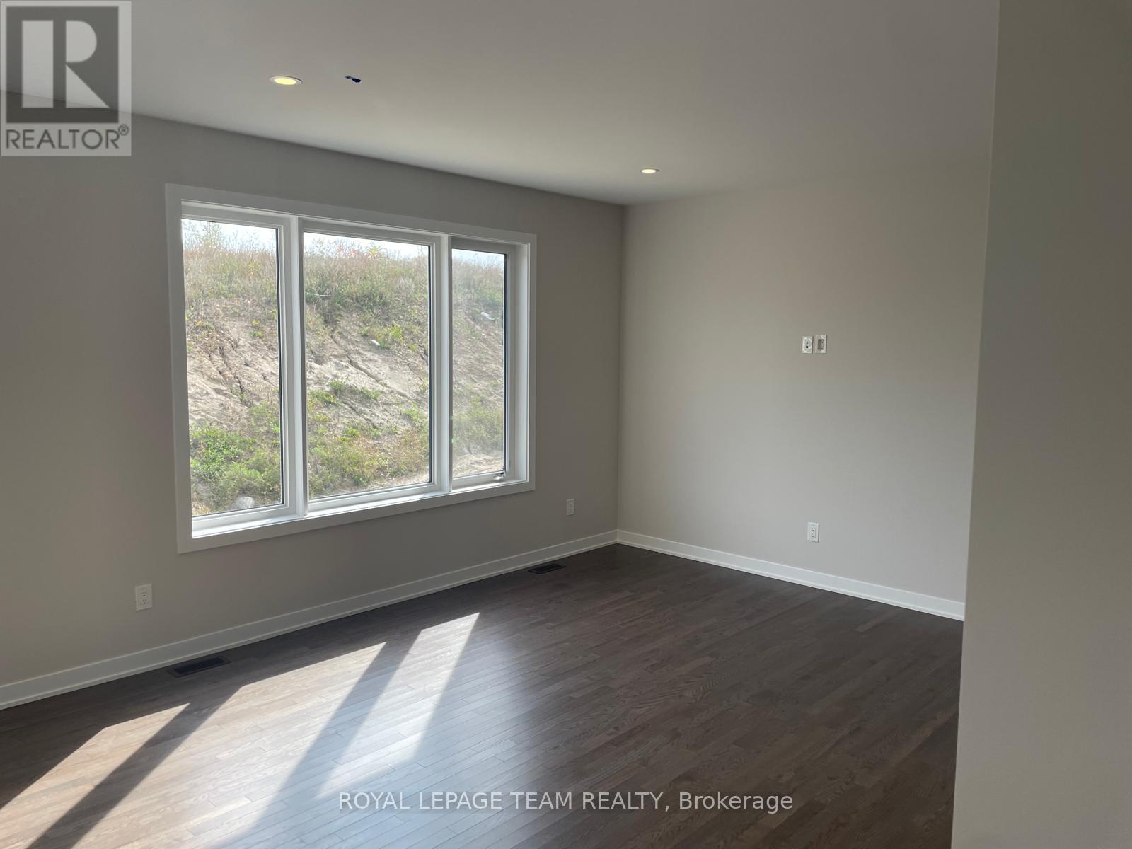 724 Eminence Street, Ottawa, Ontario  K2J 6X5 - Photo 4 - X12457857