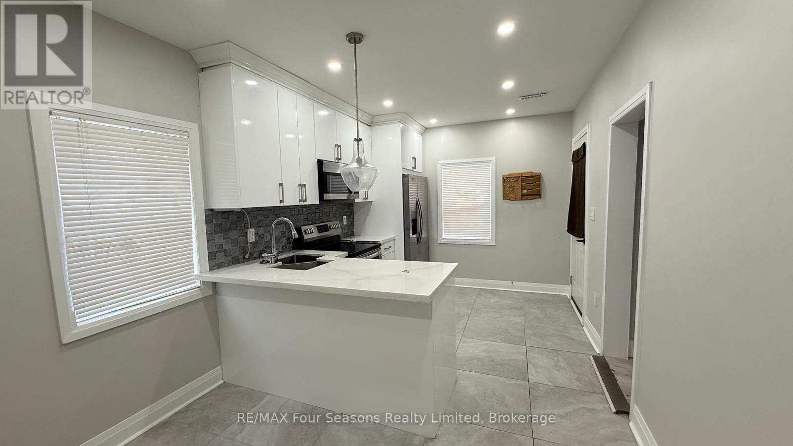 557 Catherine Street, Saugeen Shores, Ontario  N0H 2C1 - Photo 13 - X12144483