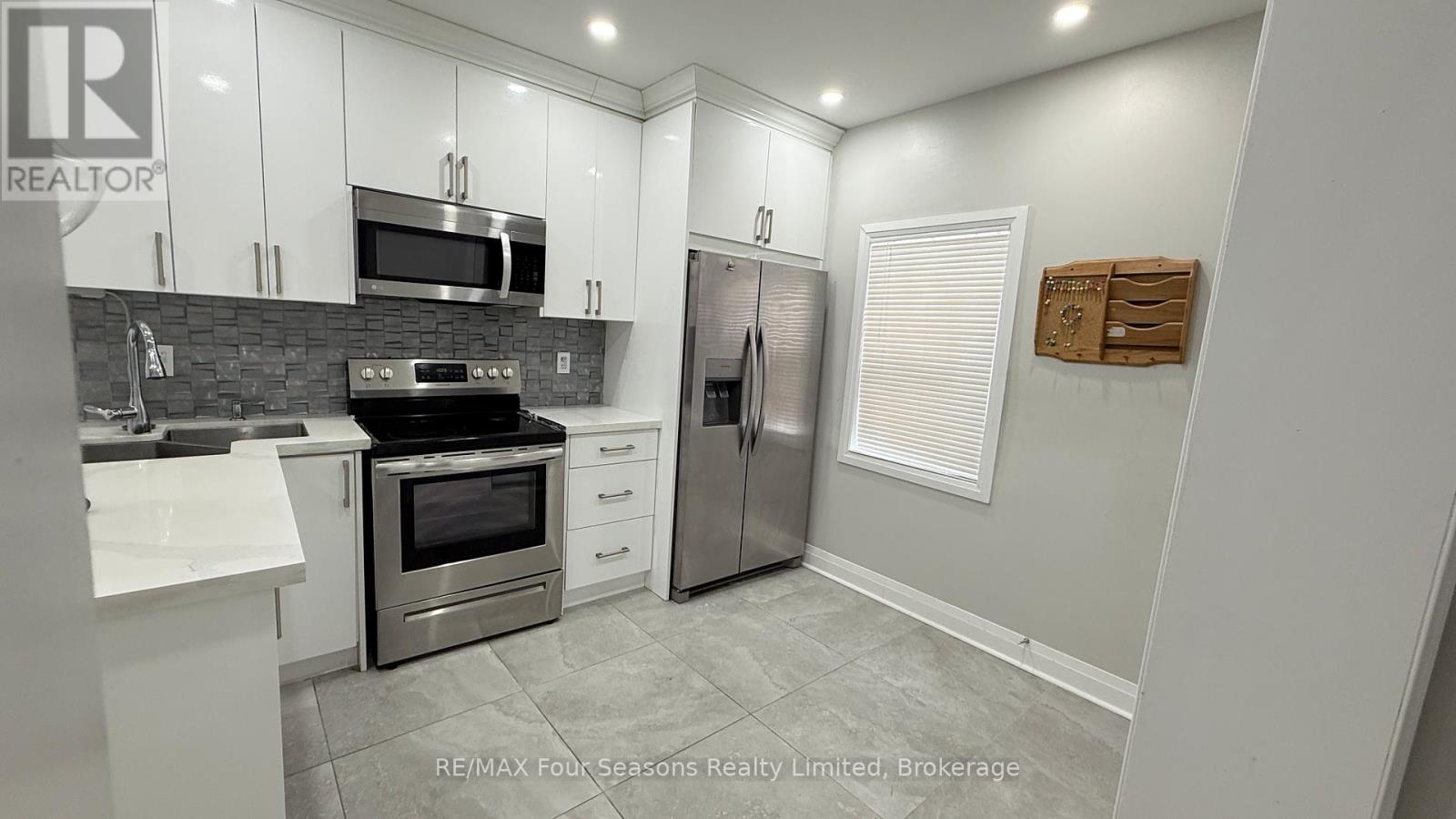 557 Catherine Street, Saugeen Shores, Ontario  N0H 2C1 - Photo 12 - X12144483