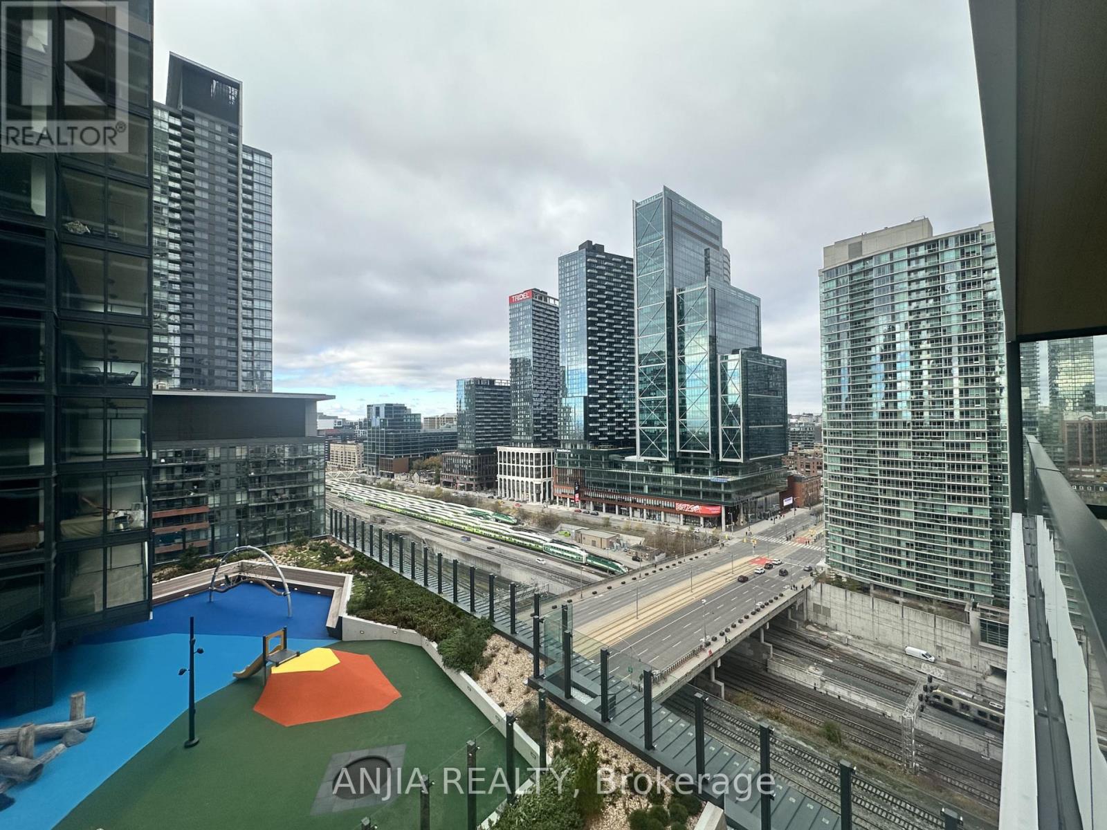 1910 - 1 Concord Cityplace Way, Toronto, Ontario  M5V 0X4 - Photo 11 - C12570110