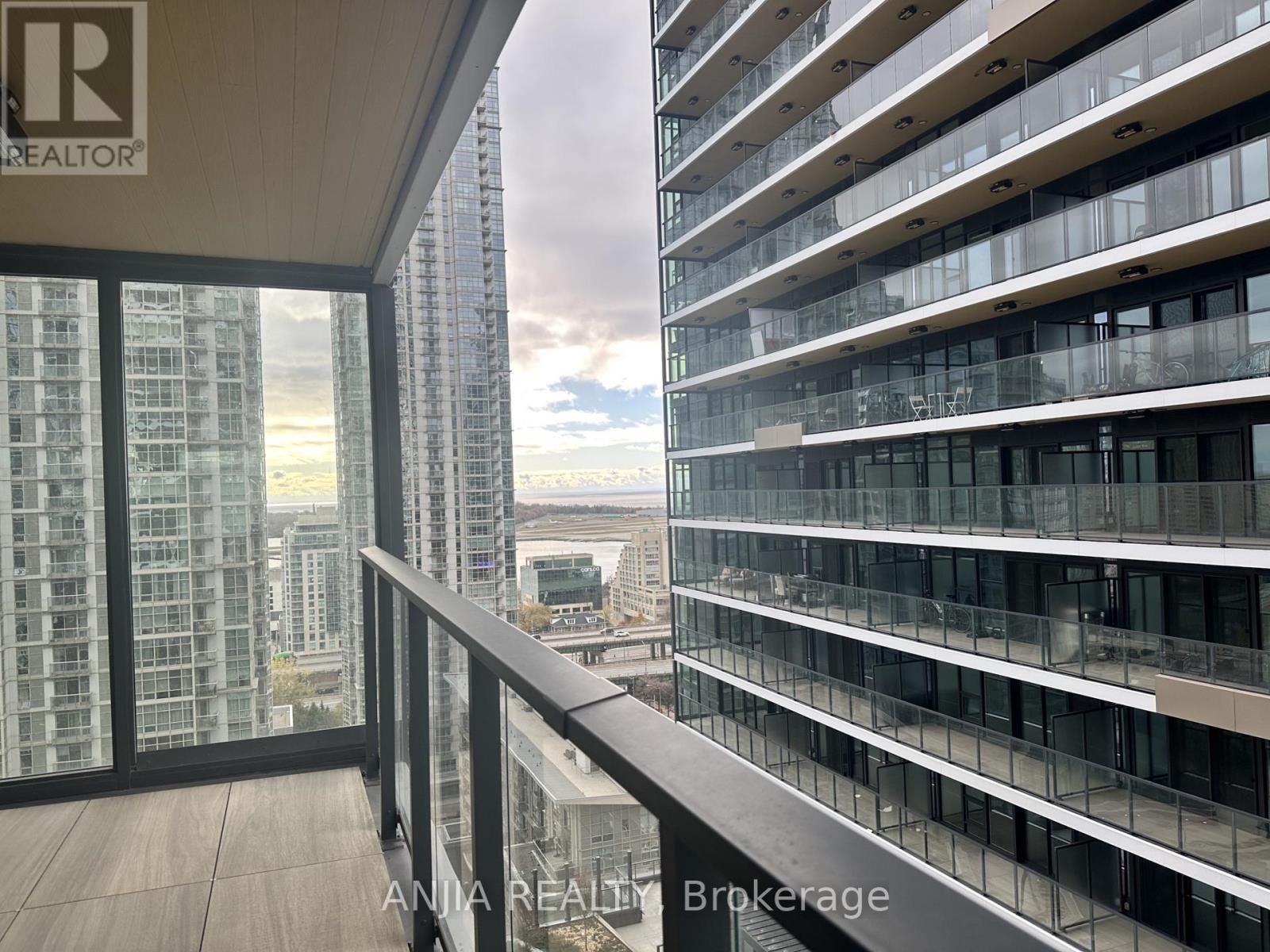 1910 - 1 Concord Cityplace Way, Toronto, Ontario  M5V 0X4 - Photo 12 - C12570110