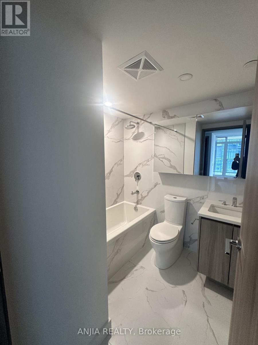 1910 - 1 Concord Cityplace Way, Toronto, Ontario  M5V 0X4 - Photo 13 - C12570110