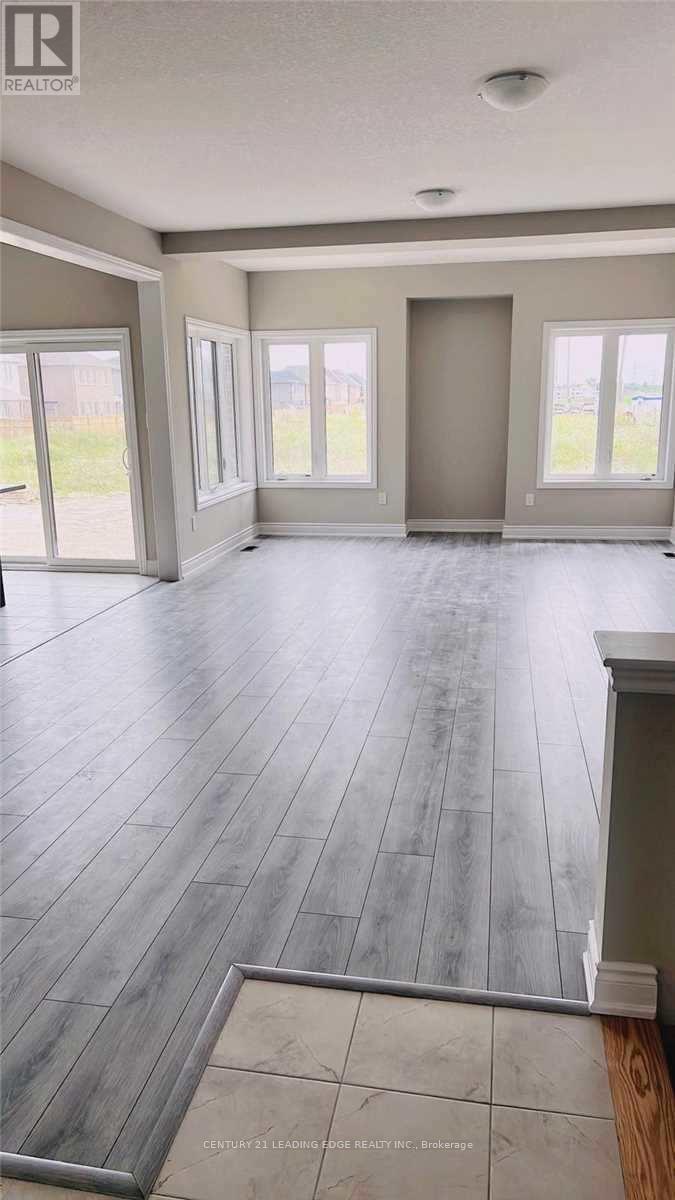 124 Sunset Way, Thorold, Ontario  L0S 1A0 - Photo 2 - X12568478