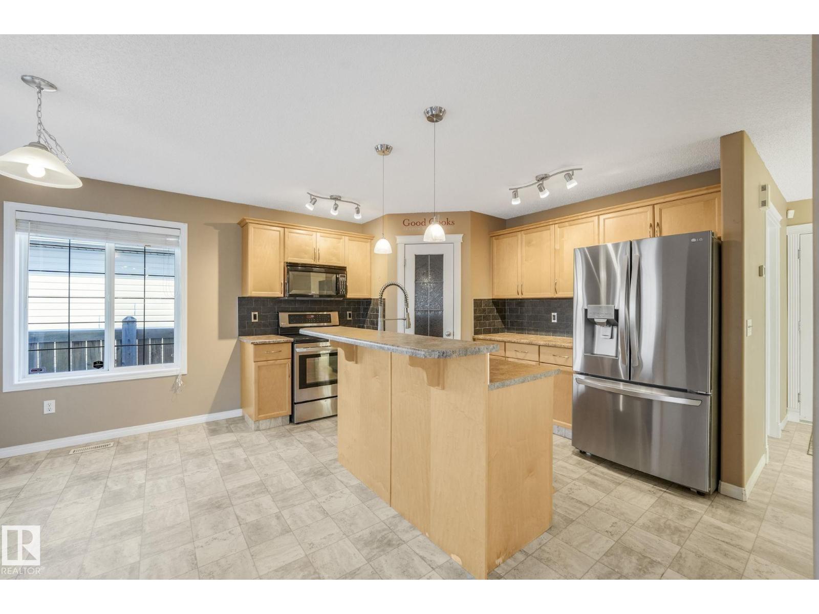 233 Westwood Ln, Fort Saskatchewan, Alberta  T8L 4N6 - Photo 11 - E4466432