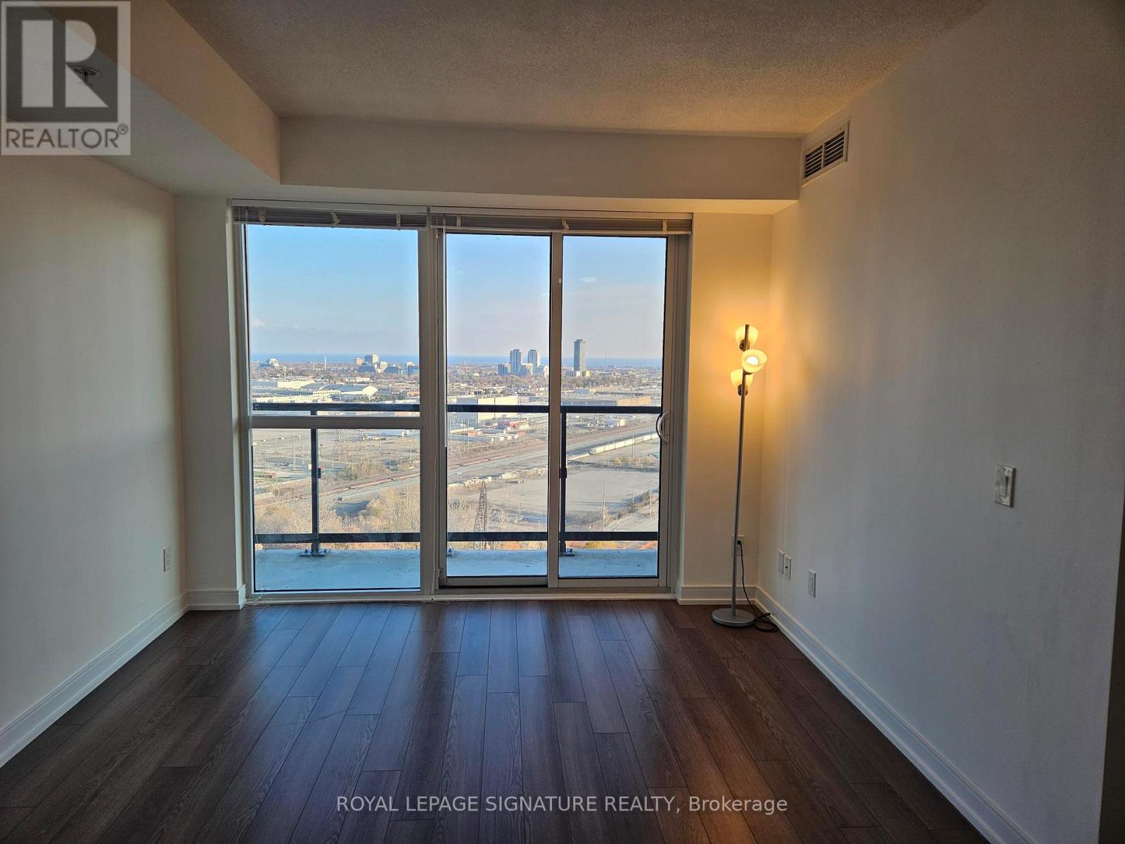 1908 - 20 Thomas Riley Drive W, Toronto, Ontario  M9B 0C3 - Photo 6 - W12570094