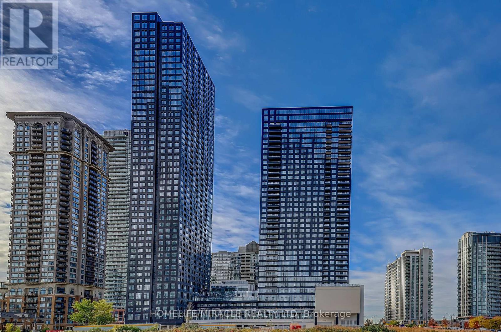 2211 - 395 SQUARE ONE DRIVE, Mississauga, Ontario