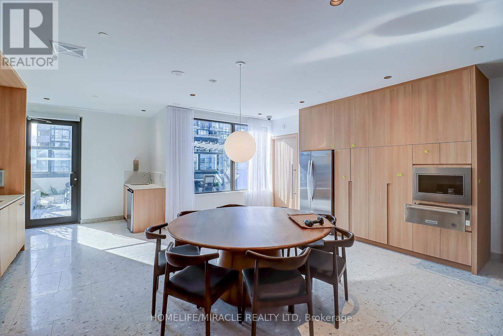 2211 - 395 Square One Drive, Mississauga, Ontario  L5B 0P6 - Photo 4 - W12570104