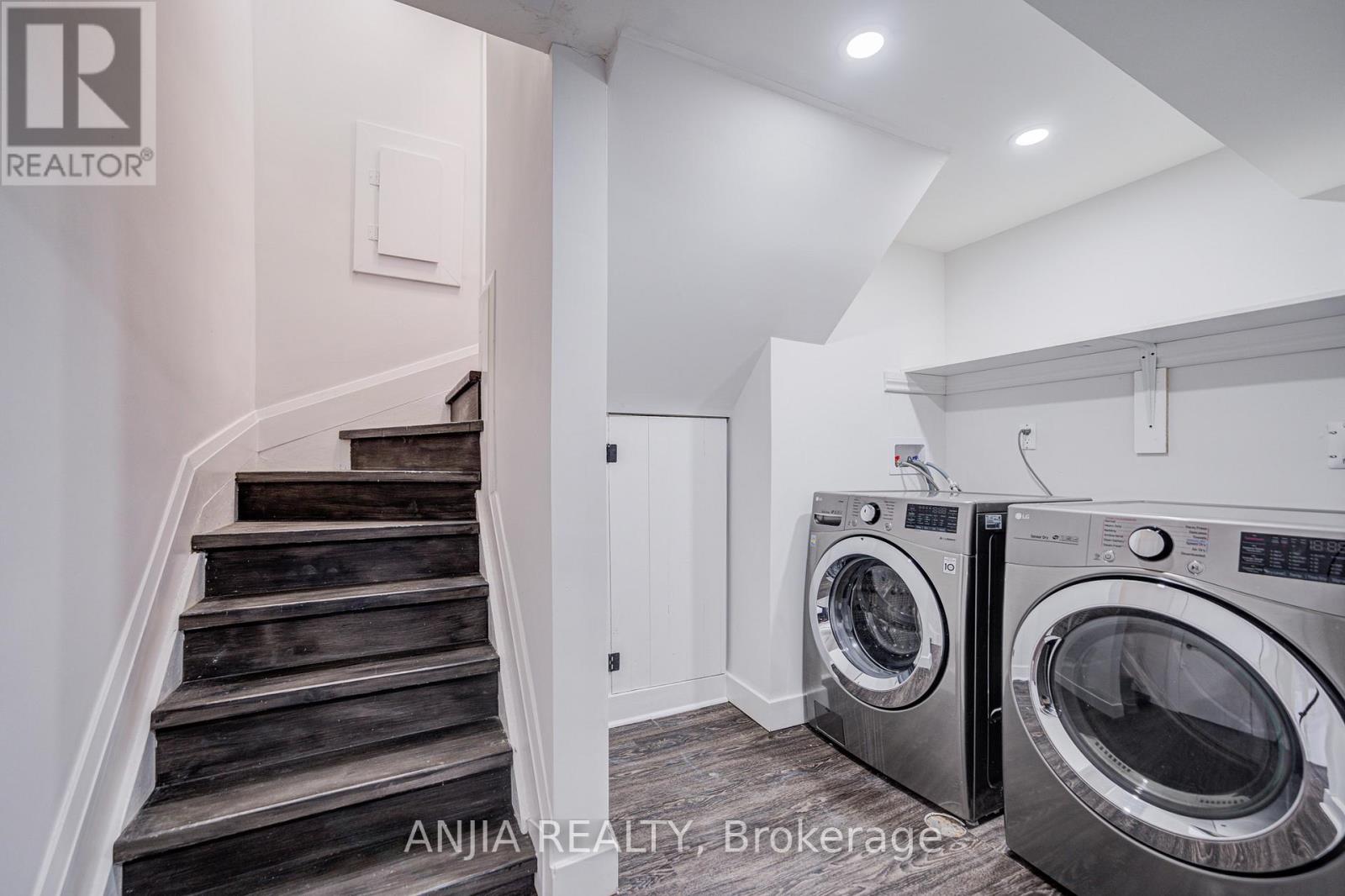 203 Van Dusen Boulevard, Toronto, Ontario  M8Z 3H7 - Photo 20 - W12570106