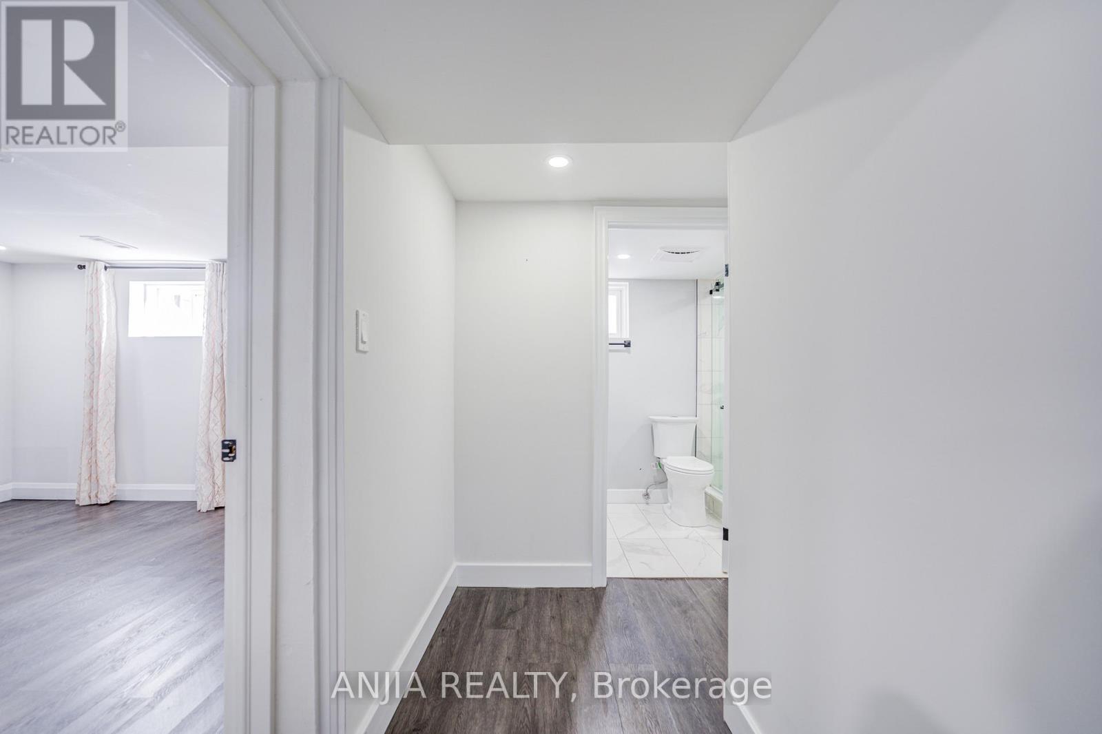203 Van Dusen Boulevard, Toronto, Ontario  M8Z 3H7 - Photo 23 - W12570106