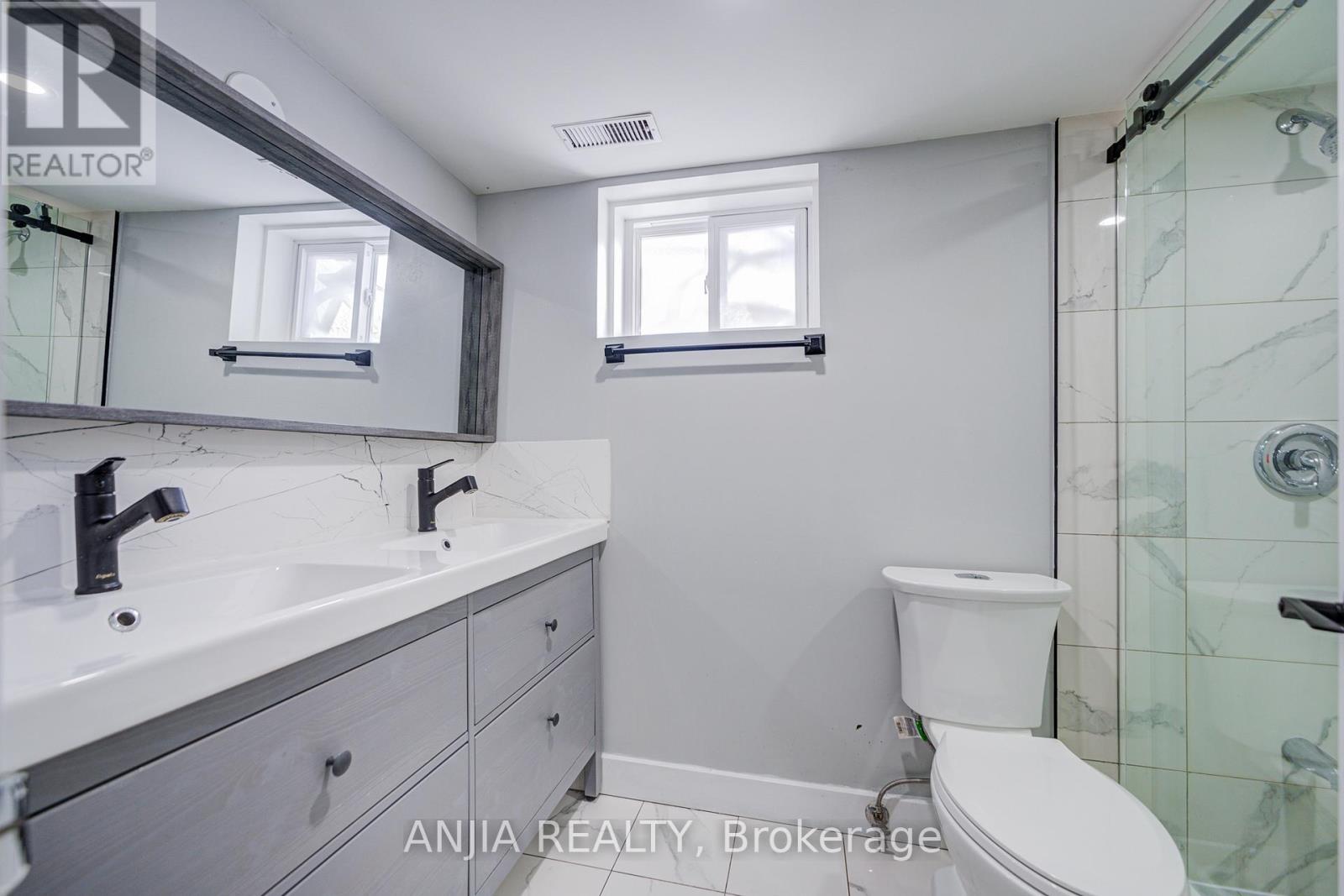 203 Van Dusen Boulevard, Toronto, Ontario  M8Z 3H7 - Photo 26 - W12570106