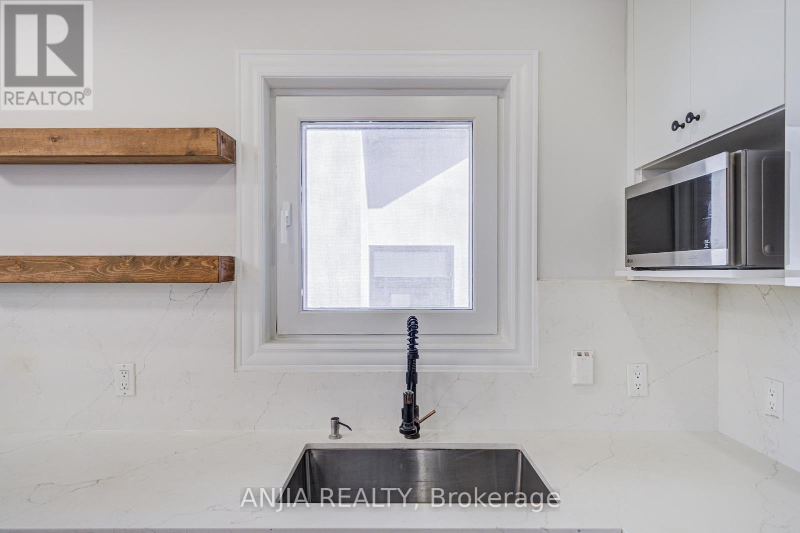 203 Van Dusen Boulevard, Toronto, Ontario  M8Z 3H7 - Photo 6 - W12570106