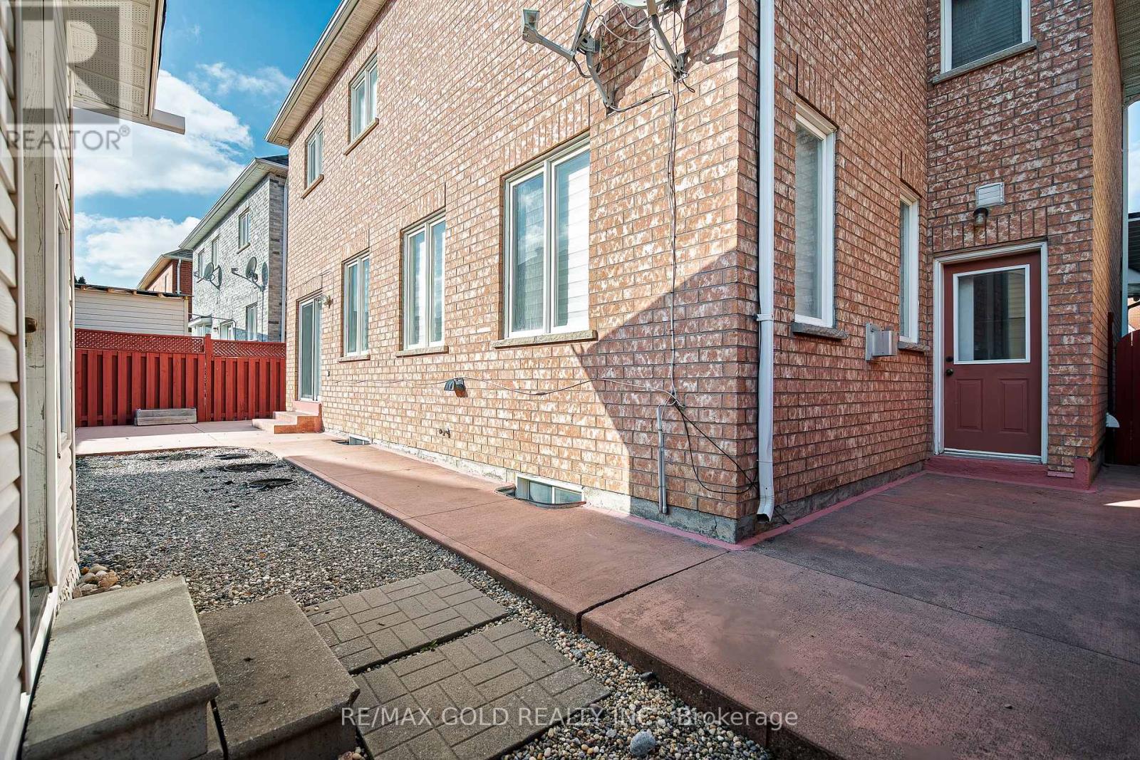 19 Rushbrook Drive, Brampton, Ontario  L6P 1E4 - Photo 27 - W12568562