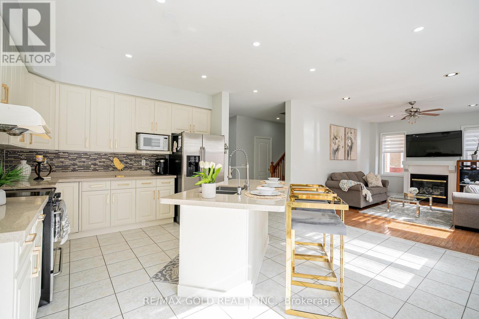 19 Rushbrook Drive, Brampton, Ontario  L6P 1E4 - Photo 13 - W12568562