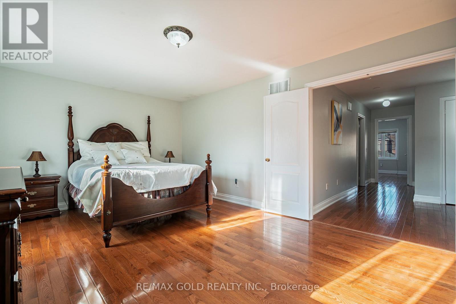 19 Rushbrook Drive, Brampton, Ontario  L6P 1E4 - Photo 18 - W12568562