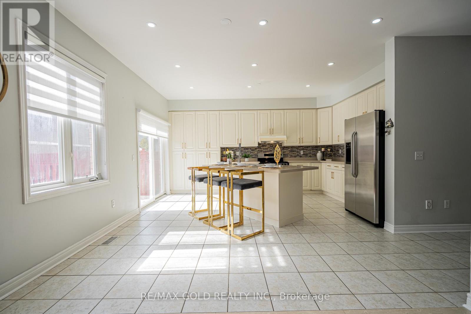 19 Rushbrook Drive, Brampton, Ontario  L6P 1E4 - Photo 12 - W12568562