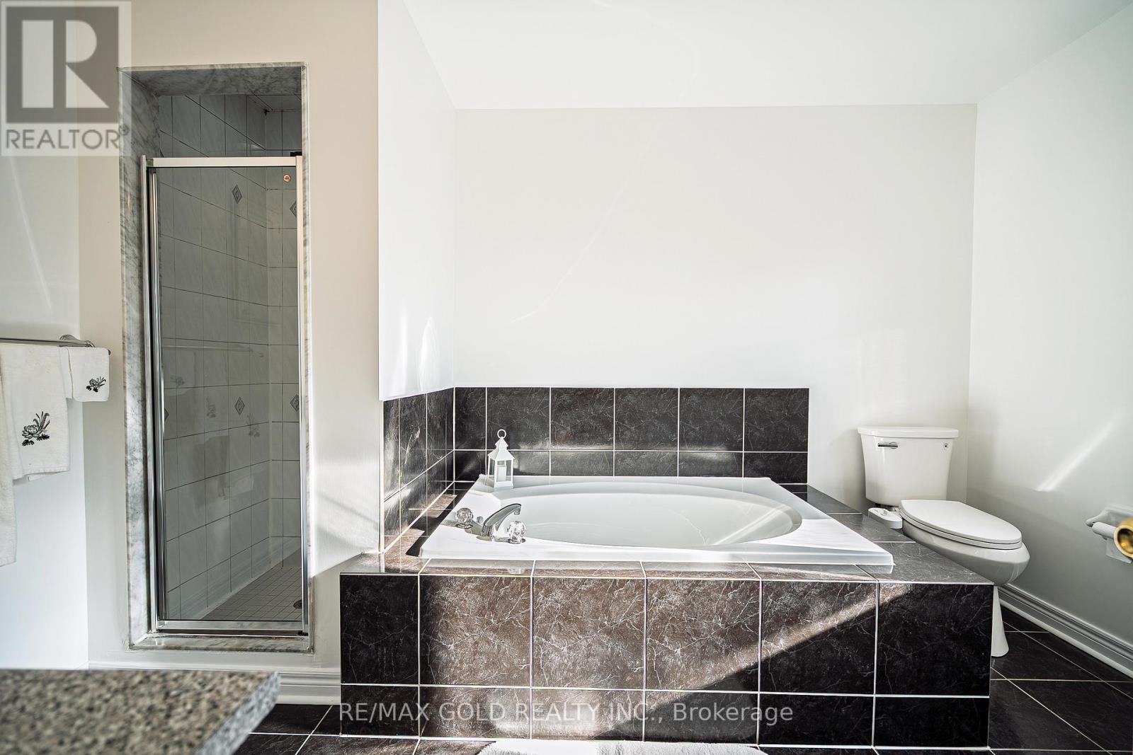 19 Rushbrook Drive, Brampton, Ontario  L6P 1E4 - Photo 20 - W12568562