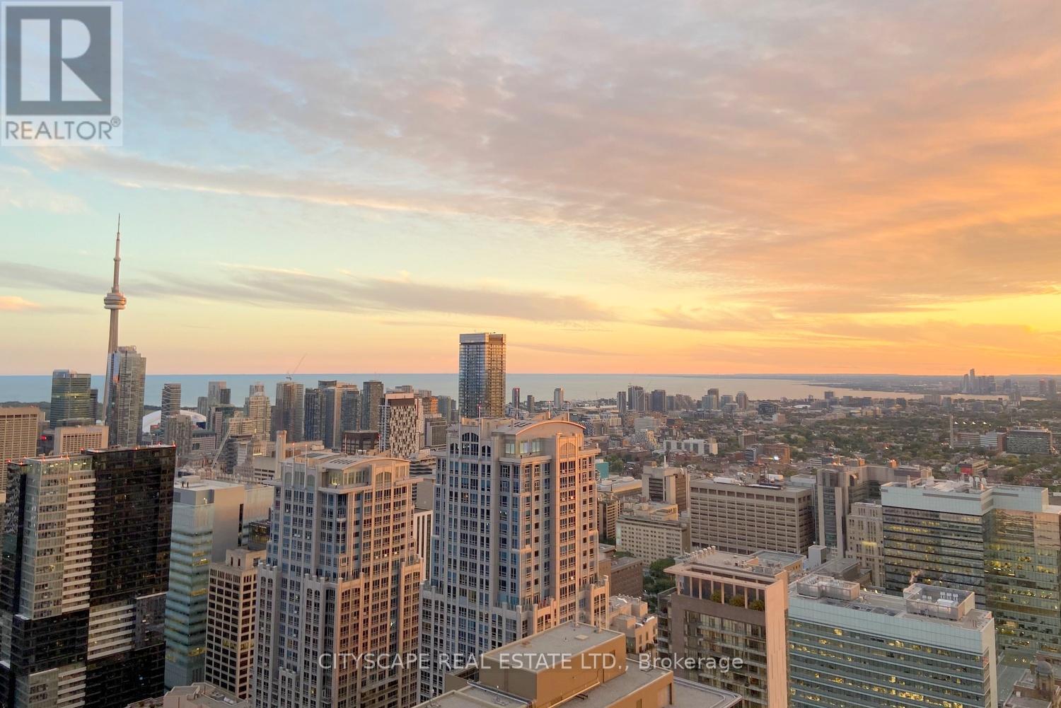 5712 - 7 GRENVILLE STREET, Toronto, Ontario