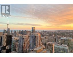 5712 - 7 GRENVILLE STREET, Toronto, Ontario