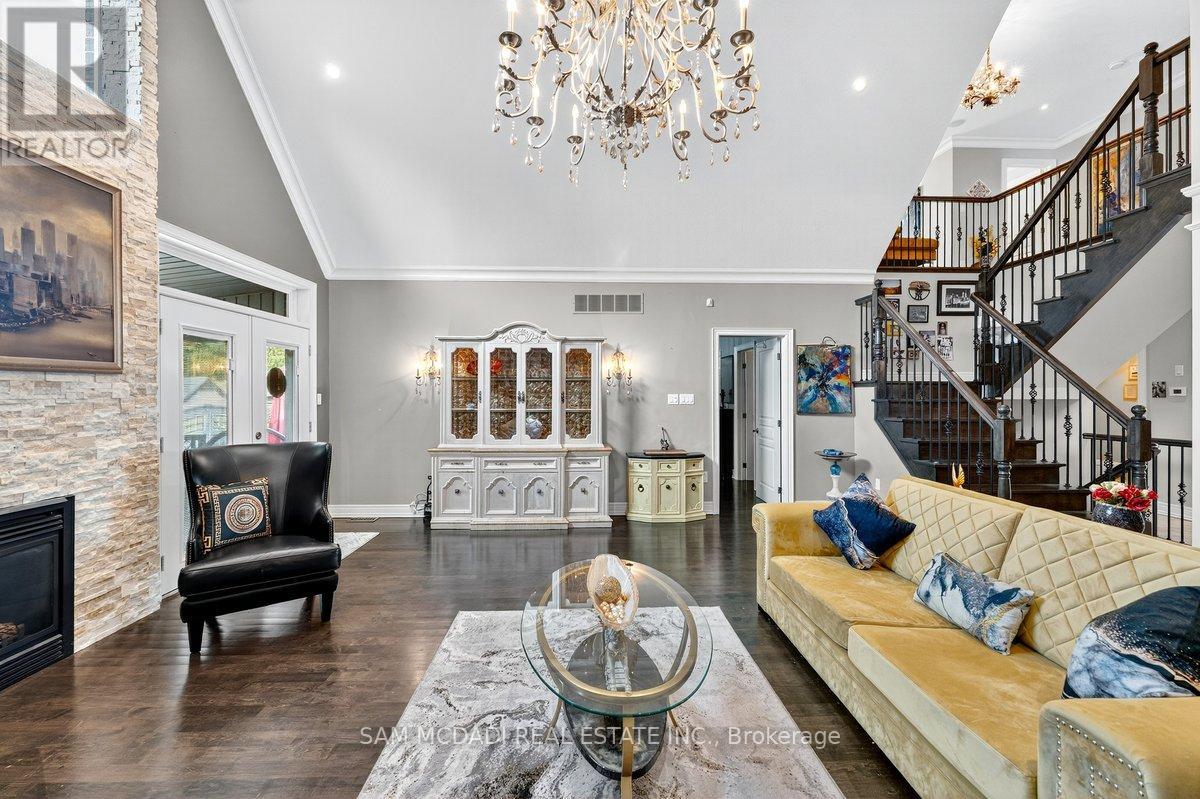 85 Hillcroft Drive, Hamilton, Ontario  L8J 3W9 - Photo 9 - X12406111