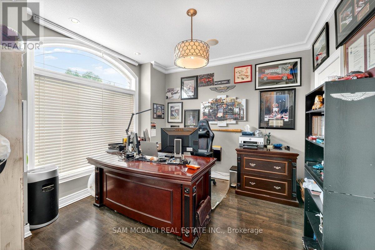 85 Hillcroft Drive, Hamilton, Ontario  L8J 3W9 - Photo 5 - X12406111