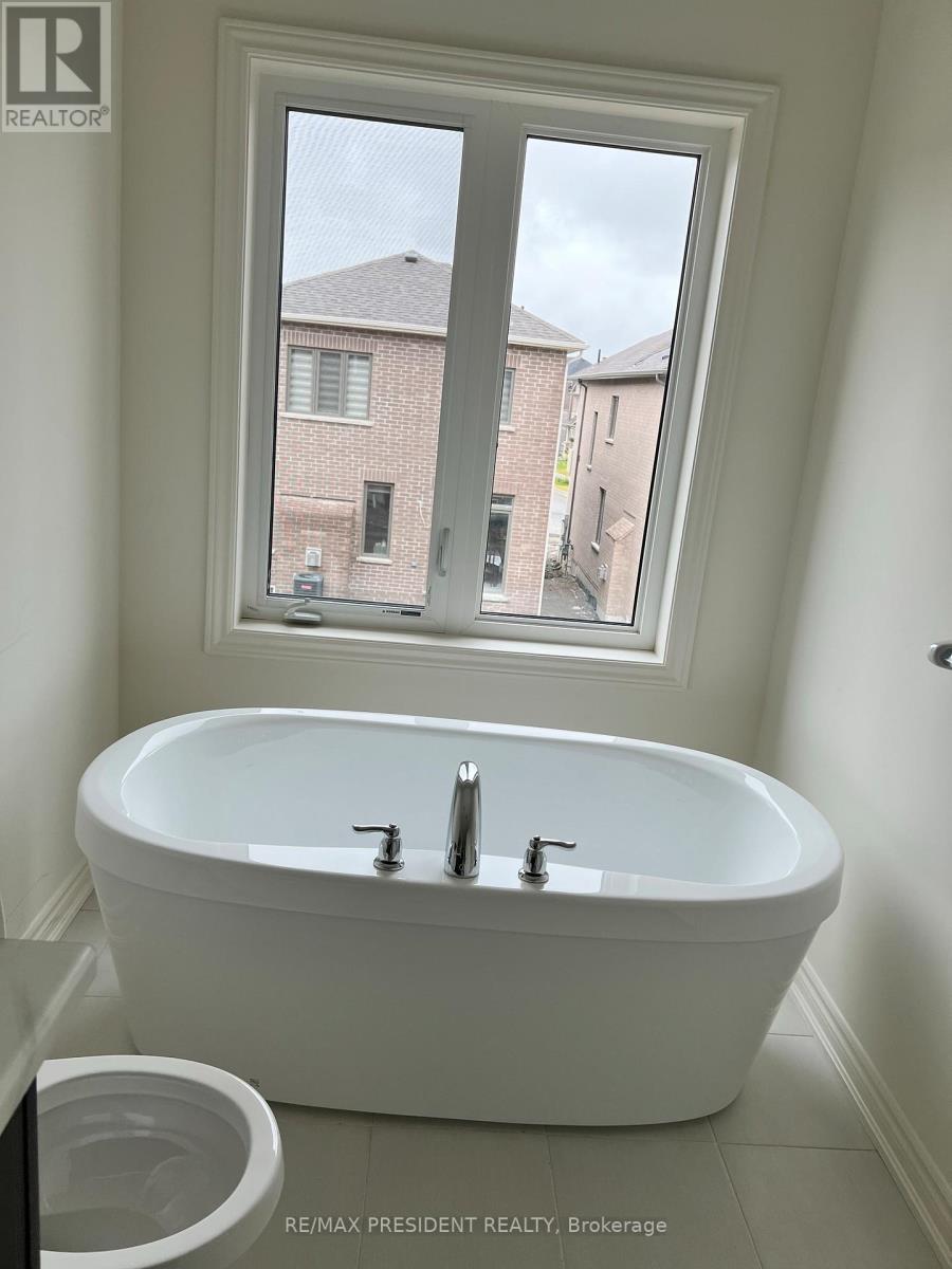 92 Ogston Crescent, Whitby, Ontario  L1P 0H2 - Photo 11 - E12570130