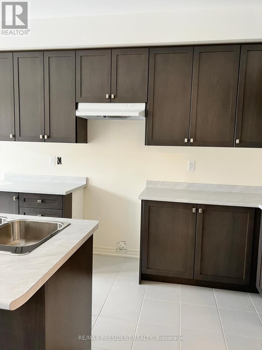 92 Ogston Crescent, Whitby, Ontario  L1P 0H2 - Photo 4 - E12570130