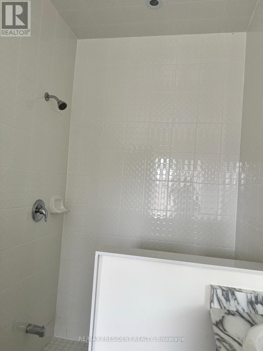 92 Ogston Crescent, Whitby, Ontario  L1P 0H2 - Photo 7 - E12570130