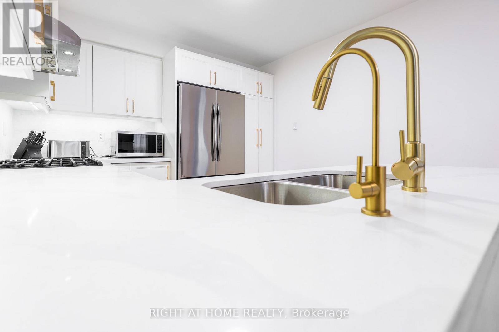 32 Eddington Place, Vaughan, Ontario L6A 3P6 - Photo 11 - N12537558