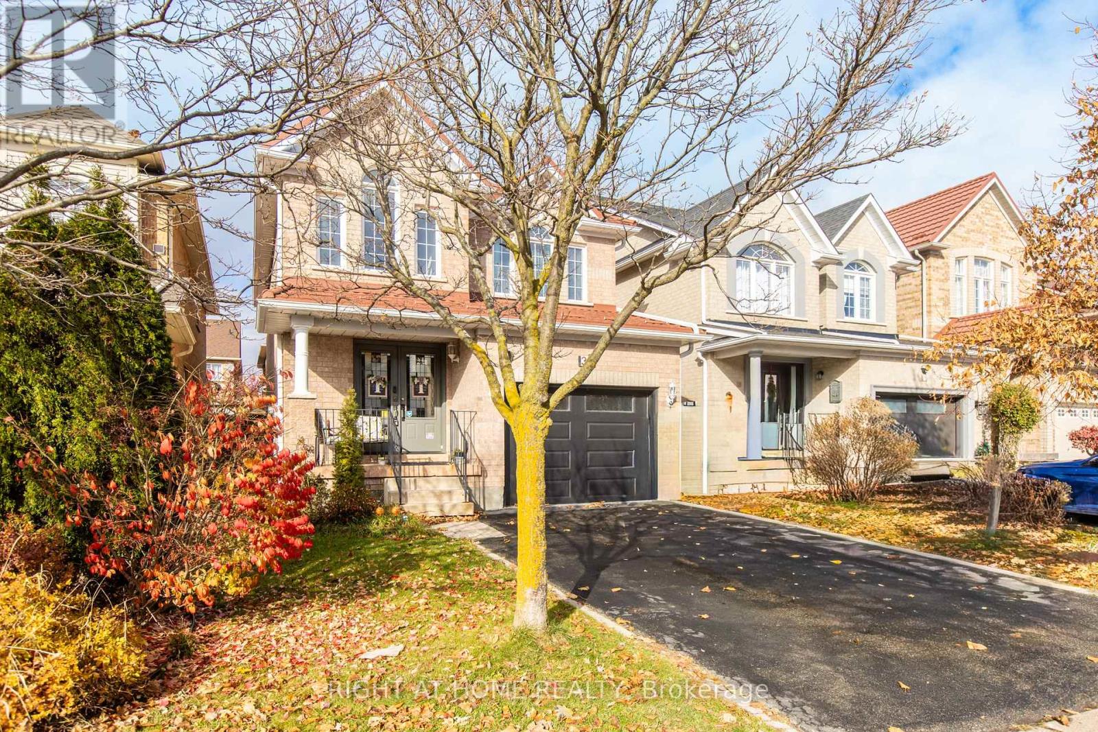 32 Eddington Place, Vaughan, Ontario L6A 3P6 - Photo 2 - N12537558