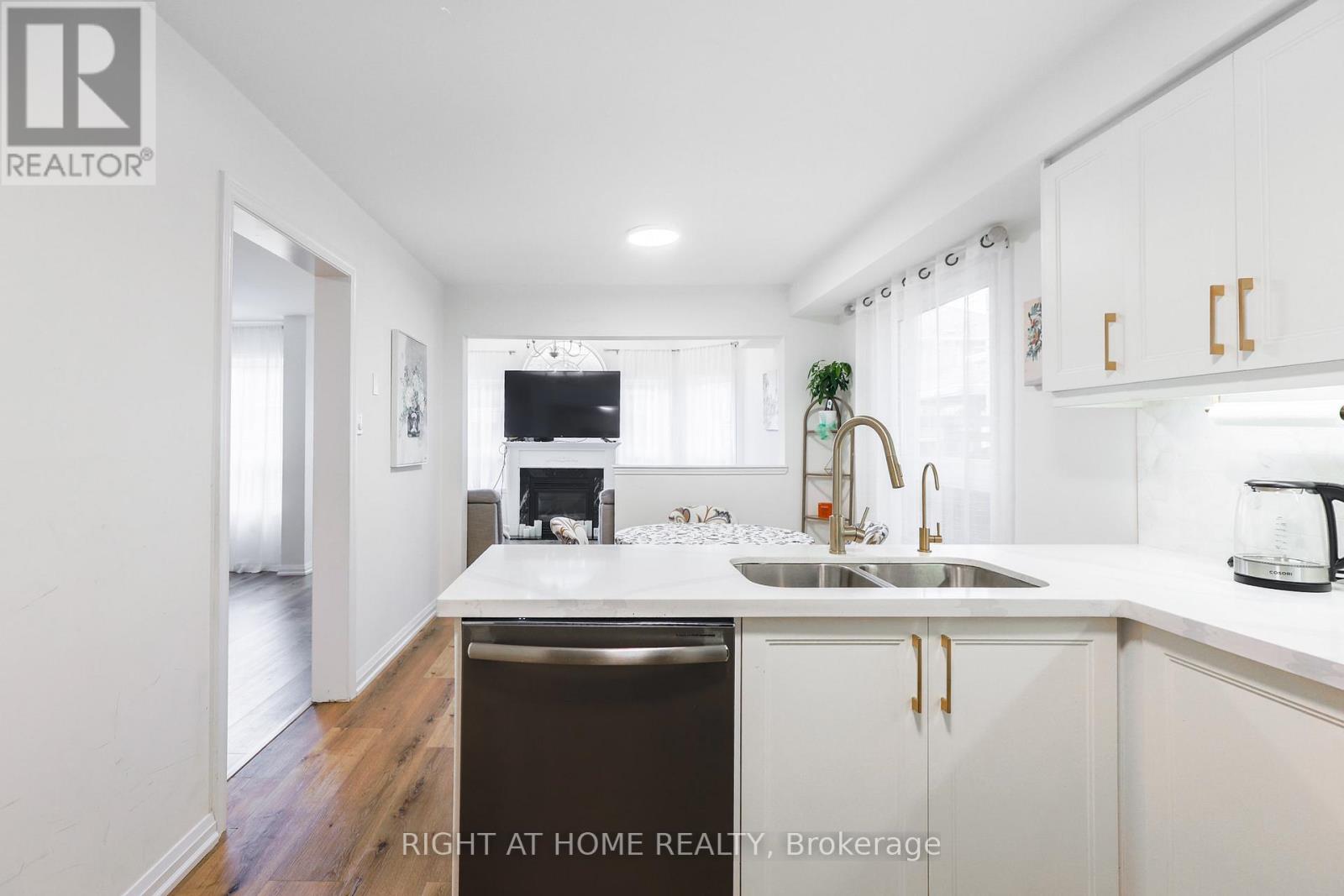 32 Eddington Place, Vaughan, Ontario L6A 3P6 - Photo 10 - N12537558