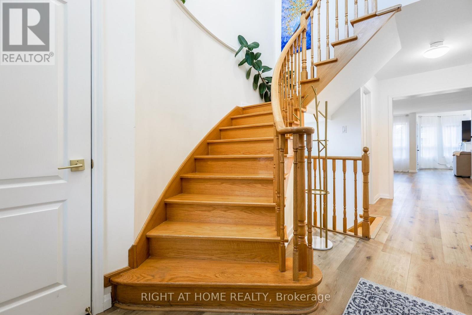 32 Eddington Place, Vaughan, Ontario L6A 3P6 - Photo 5 - N12537558