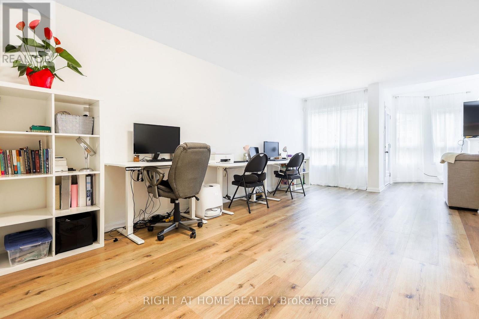 32 Eddington Place, Vaughan, Ontario L6A 3P6 - Photo 6 - N12537558