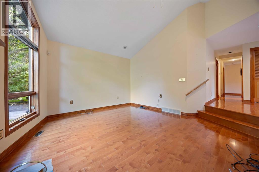 1311 Lakeshore Road, Sarnia, Ontario N7S 2L9 - Photo 9 - 25025308