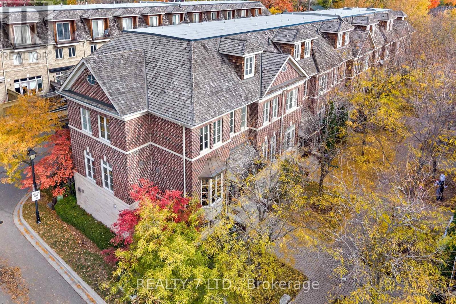 Meticulously Maintained Executive Style Freehold 3 Br Townhome Dunpar Built. Situated In An Upscale Enclave, Walking Distance To Islington Subway! Open Concept Gourmet Kitchen W/Maple Cabinetry, Pot Lights, S/S Appliances, W/Out To Deck. 3rd Flr Master Retreat W/Gas Fireplace W/In Closet, Spa Like Bath. Hardwood Flrs Throughout. Lower Lvl Den/Office, Access 2 Car Garage From Lower Lvl.Common Elements Fees, $165.00 For Snow Removal, Landscape & Garbage Removal (id:48254)